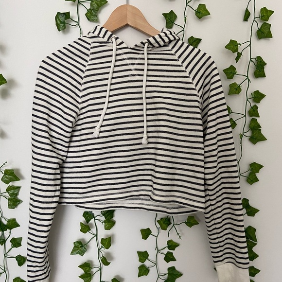 black and white striped cropped hoodie - Picture 2 of 3
